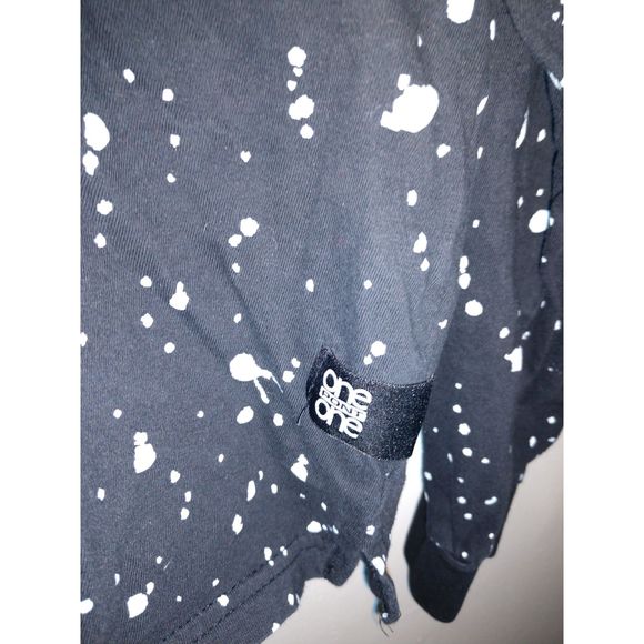 Women's. XL. B and W. Splattered. Pullover.  Long sleeve. Top. By one point one. - Picture 4 of 4